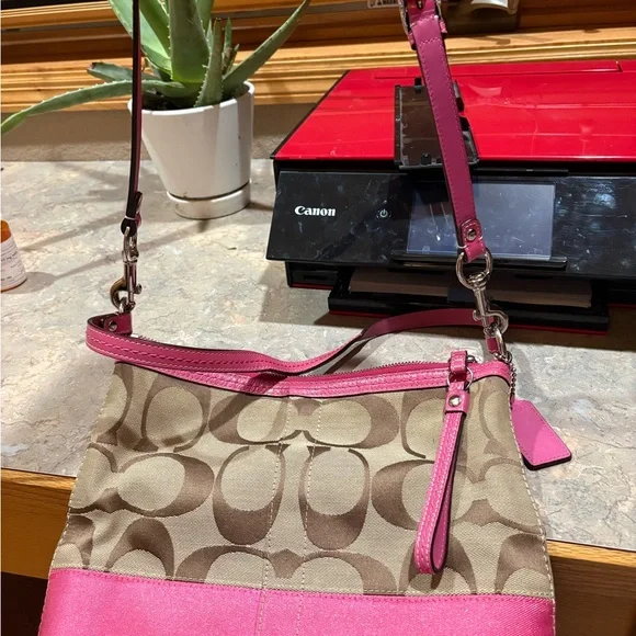 Coach Brown and Pink Signature Shoulder Bag/ cross body! - Picture 4 of 10